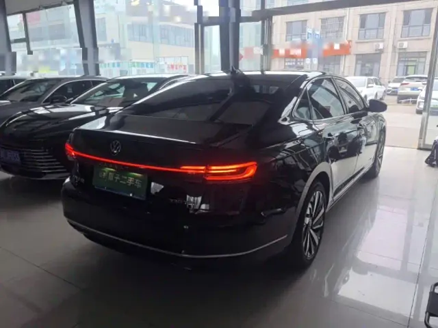 Volkswagen Passat — Фото автомобиля 6