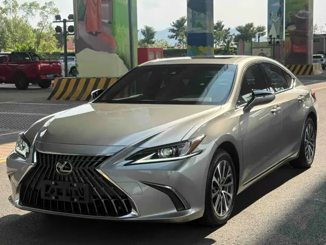Lexus ES — Фото автомобиля 3