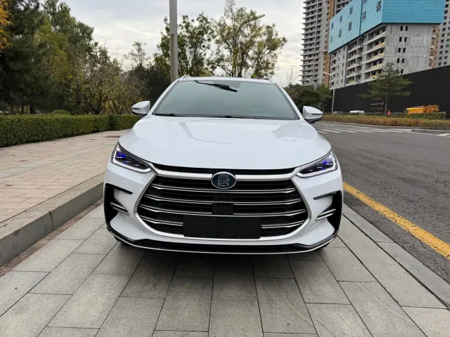 BYD Tang — Фото автомобиля 3