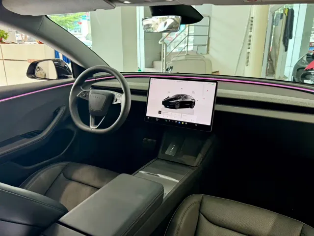 Tesla Model 3 — Фото автомобиля 8