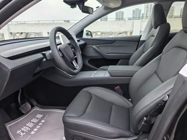 Tesla Model Y — Фото автомобиля 12