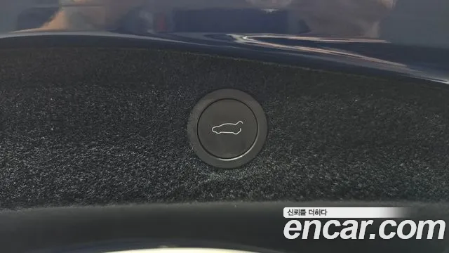 Tesla Model 3 — Фото автомобиля 30