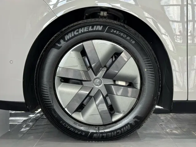 Li Auto MEGA — Фото автомобиля 24