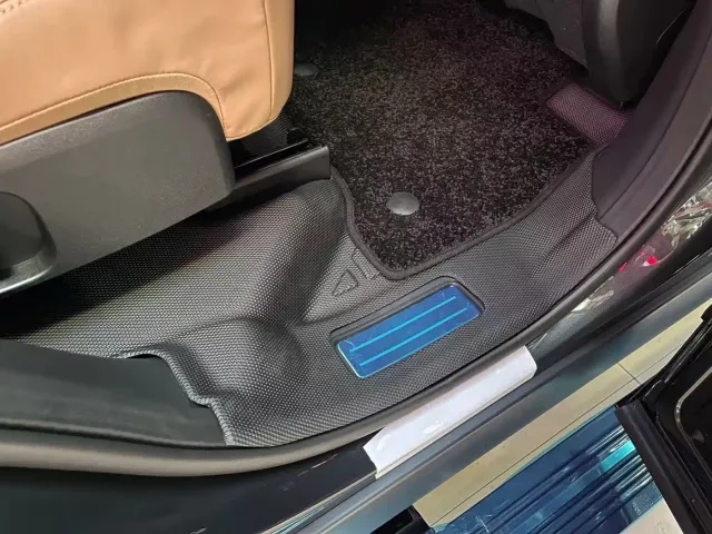 Land Rover Discovery — Фото автомобиля 30