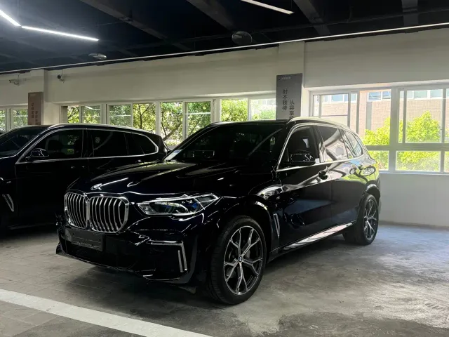 Фотография автомобиля — BMW X5