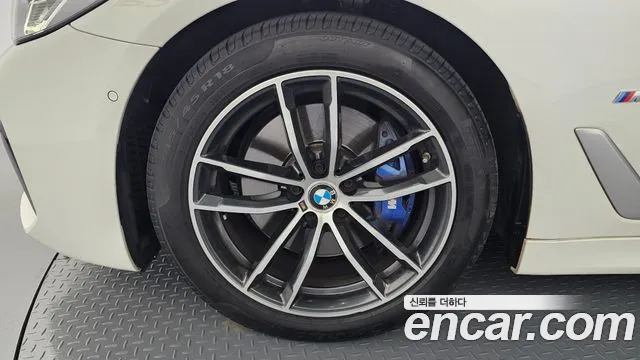 BMW 5-Series — Фото автомобиля 4