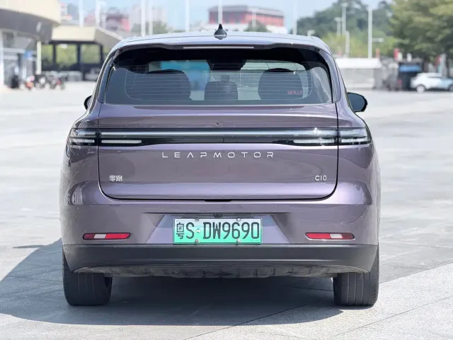 Leapmotor C10 — Фото автомобиля 5