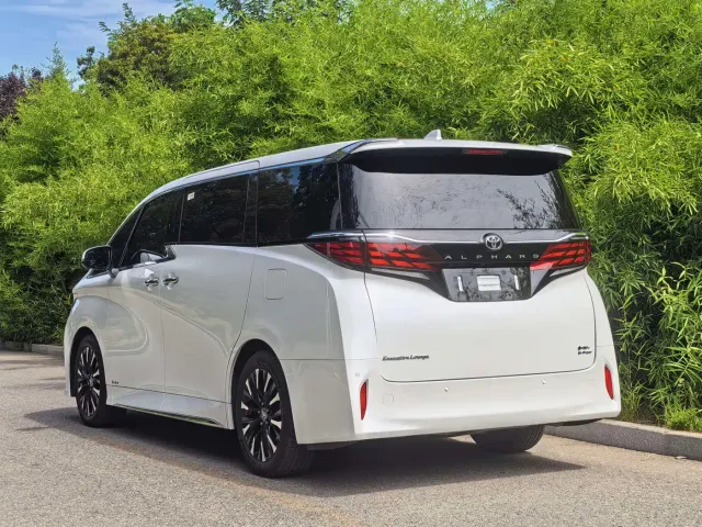 Toyota Alphard — Фото автомобиля 11
