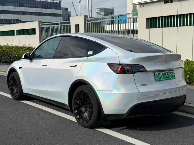 Tesla Model Y — Фото автомобиля 9
