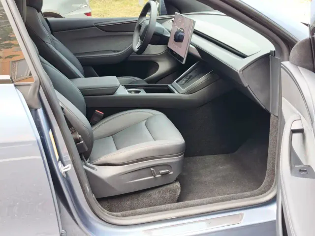 Tesla Model Y — Фото автомобиля 9