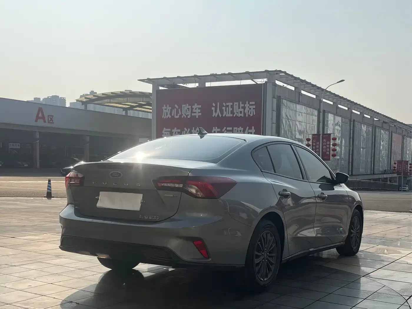 Ford Focus 2022 Sedan EcoBoost 180 Auto Speed Edition — Фото автомобиля 15