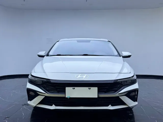Hyundai Elantra — Фото автомобиля 2