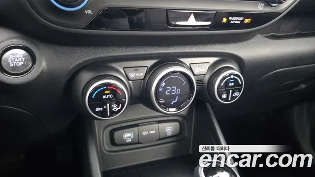 Hyundai Venue — Фото автомобиля 24