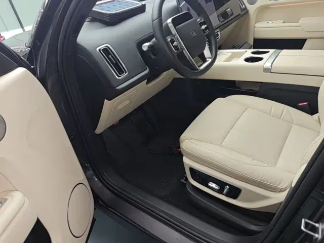 Li Auto L8 — Фото автомобиля 15
