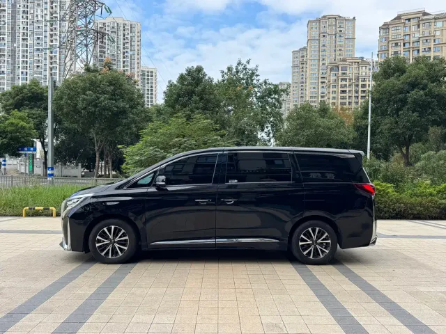 GAC Trumpchi M8 — Фото автомобиля 3