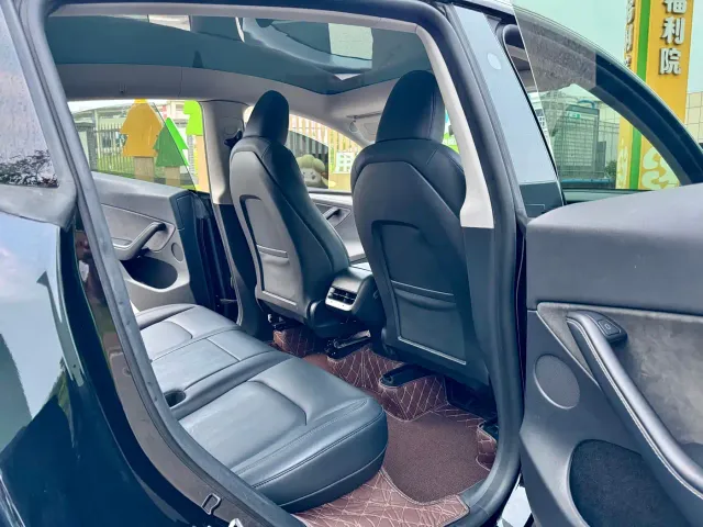 Tesla Model Y — Фото автомобиля 7