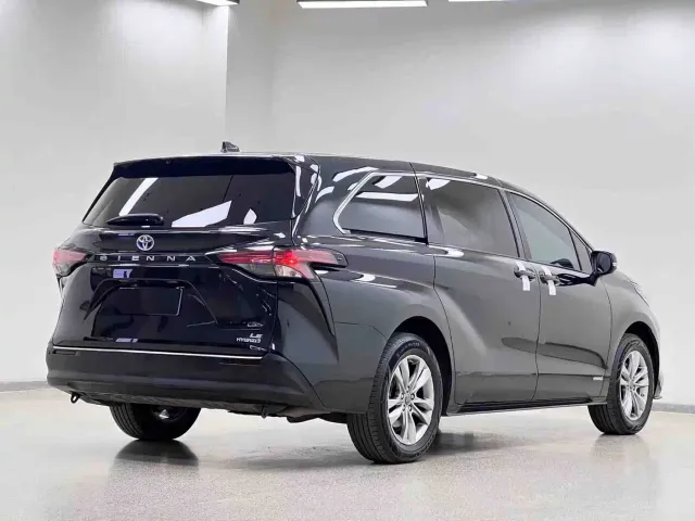 Toyota Sienna — Фото автомобиля 28
