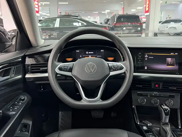 Volkswagen Passat — Фото автомобиля 7