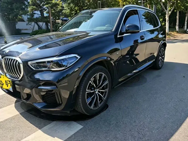 Фотография автомобиля — BMW X5