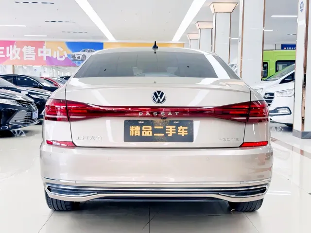 Volkswagen Passat — Фото автомобиля 4
