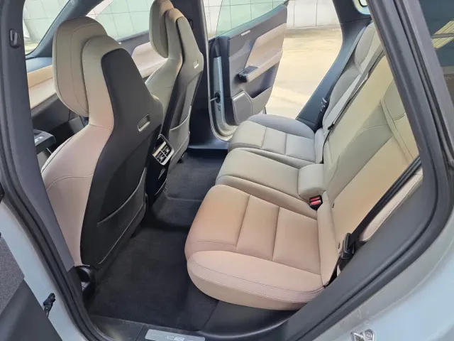 Volvo XC70 Plug-in Hybrid — Фото автомобиля 9