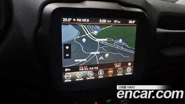 Jeep Renegade — Фото автомобиля 14