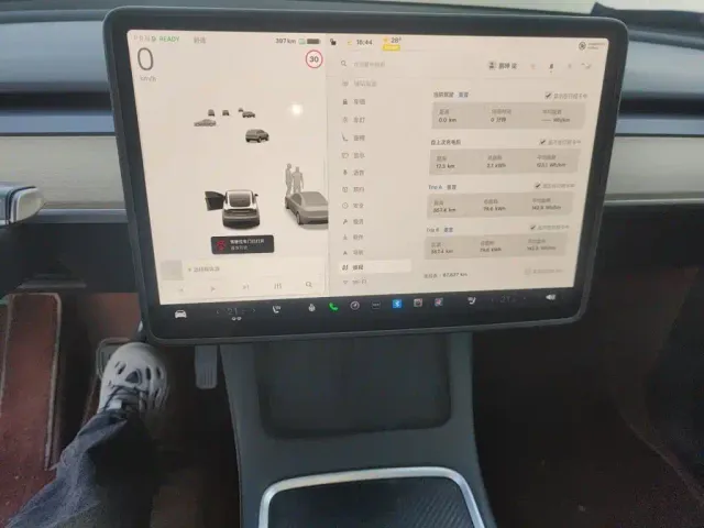 Tesla Model Y — Фото автомобиля 9