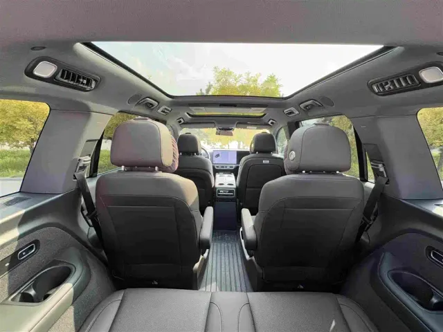Li Auto L9 — Фото автомобиля 21