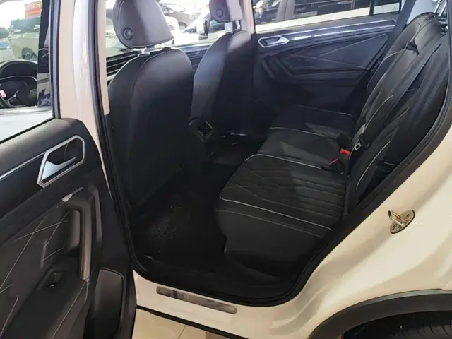 Volkswagen Tiguan L — Фото автомобиля 12