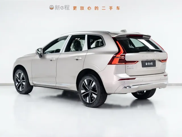 Volvo XC60 — Фото автомобиля 4