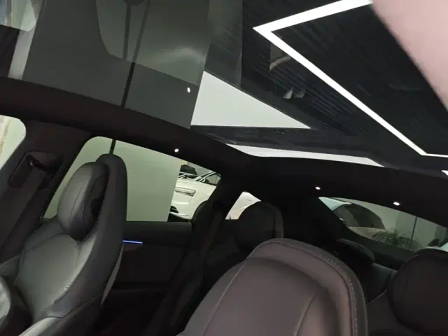 Tesla Model Y L — Фото автомобиля 17
