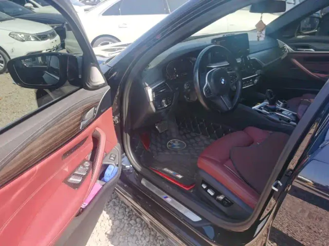 BMW 5 Series — Фото автомобиля 17