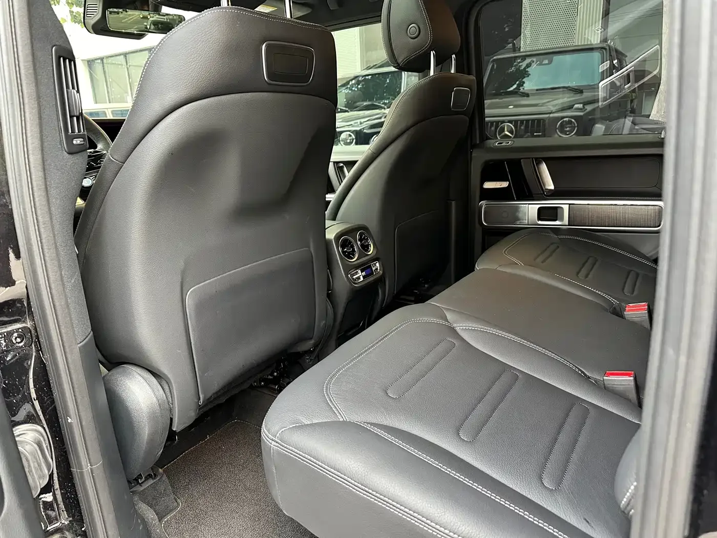 Mercedes-Benz Mercedes-Benz G-Class 2024 G 350 — Фото автомобиля 9
