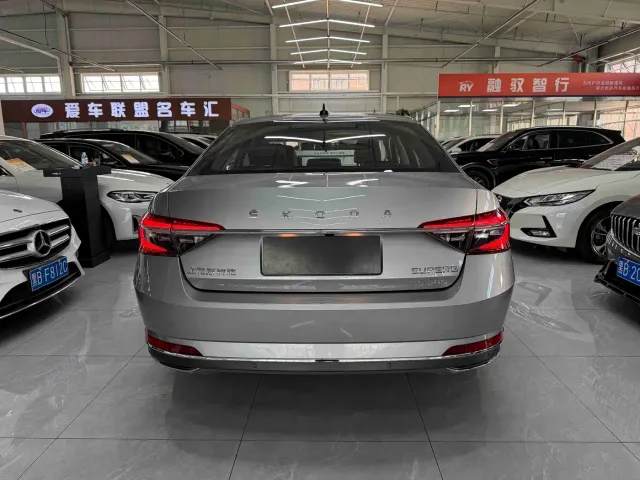 Skoda Superb — Фото автомобиля 5