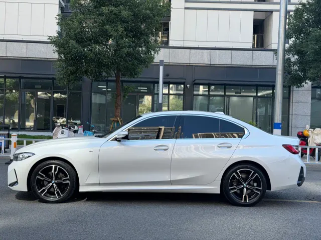 BMW 3 Series — Фото автомобиля 4