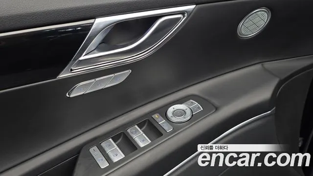 Genesis GV80 — Фото автомобиля 25
