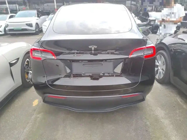 Tesla Model Y — Фото автомобиля 5