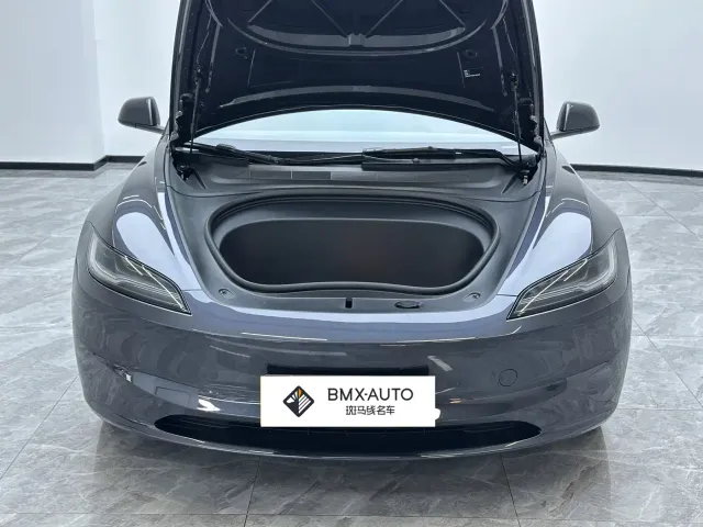 Tesla Model 3 — Фото автомобиля 7
