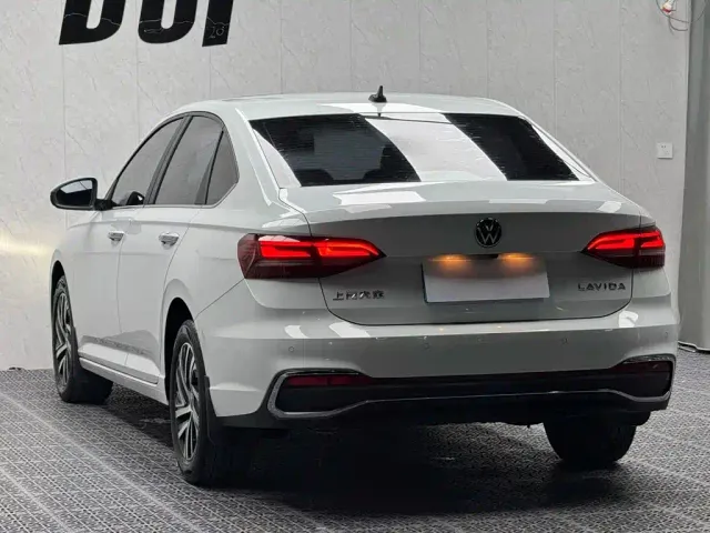 Volkswagen Lavida — Фото автомобиля 7