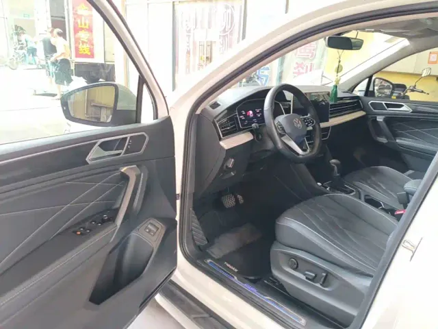 Volkswagen Tiguan L PHEV — Фото автомобиля 15