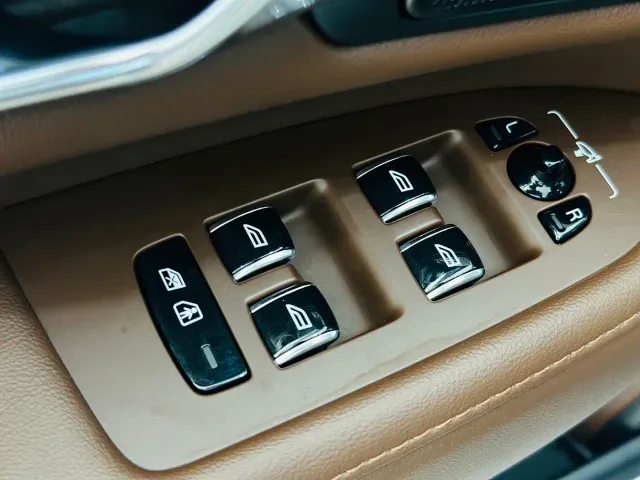 Volvo S90 — Фото автомобиля 12