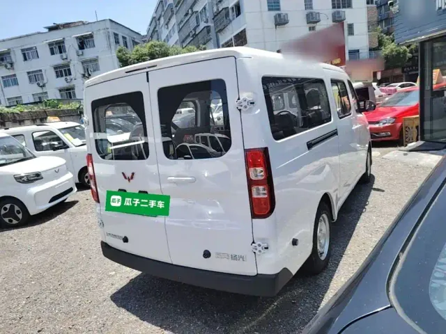 Wuling Yangguang — Фото автомобиля 6