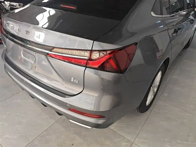 Roewe i5 — Фото автомобиля 7