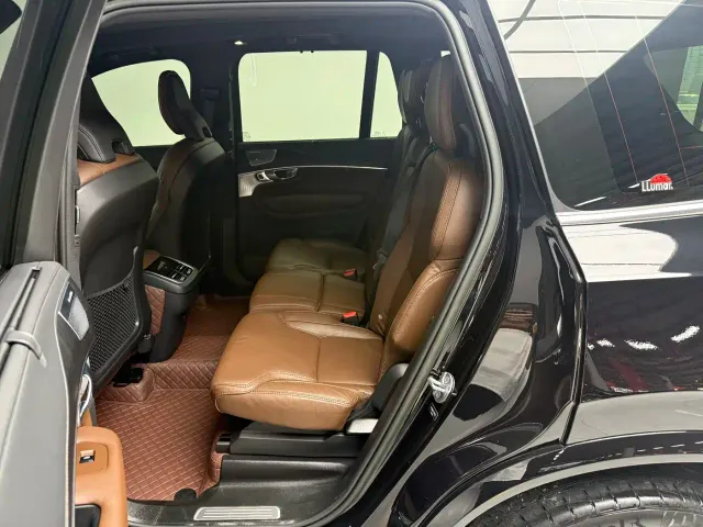 Volvo XC90 — Фото автомобиля 12