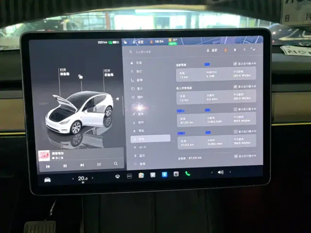 Tesla Model Y — Фото автомобиля 11