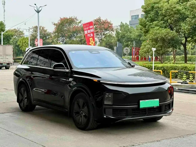 Li Auto L8 — Фото автомобиля 3
