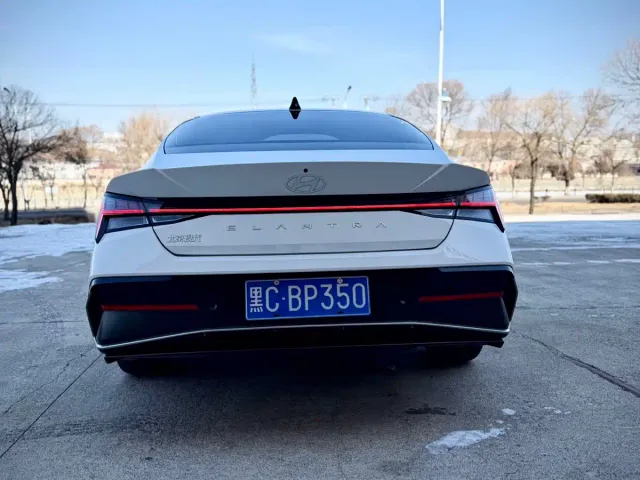 Hyundai Elantra — Фото автомобиля 5