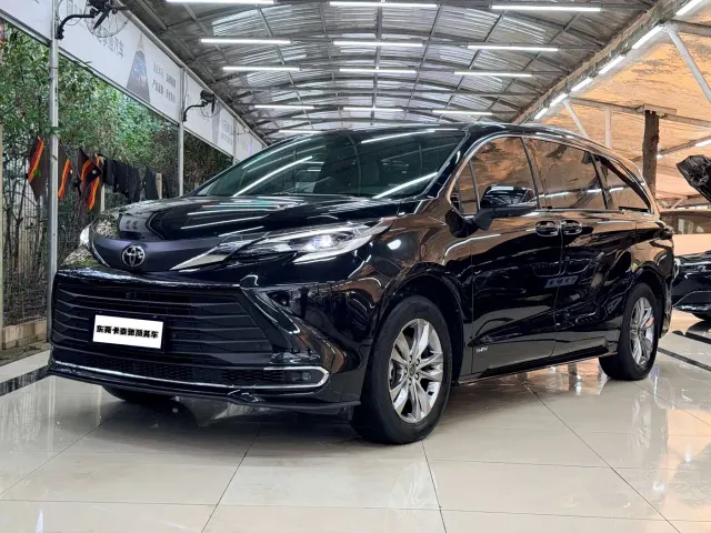 Фотография автомобиля — Toyota Sienna
