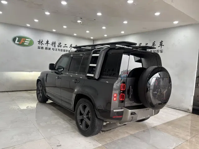 Land Rover Defender — Фото автомобиля 7