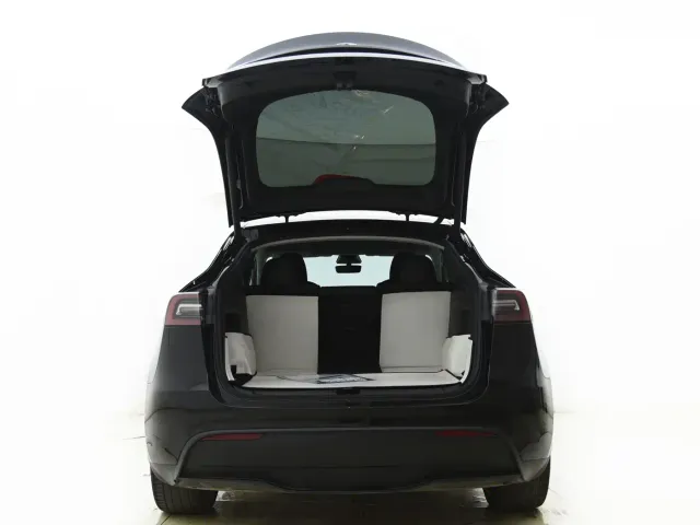 Tesla Model Y — Фото автомобиля 10